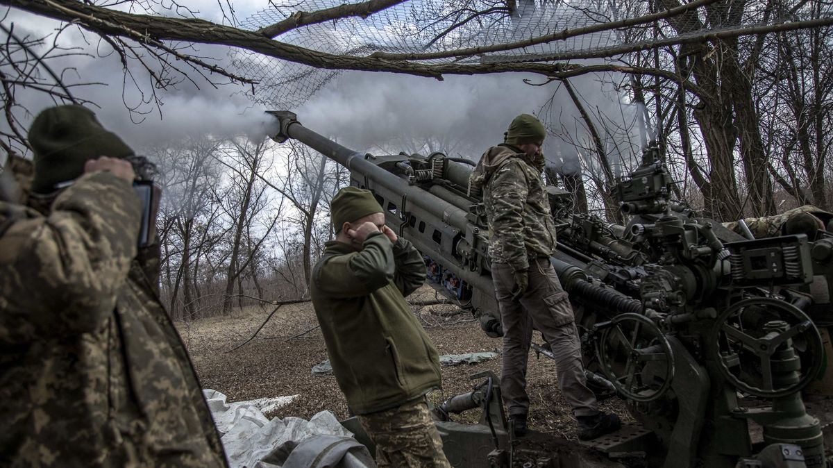 Zprávy z bojiště: Rusové u Avdijivky útočí přesnou zbraní, kterou doteď šetřili